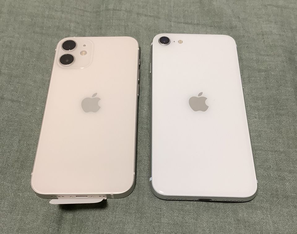 iphone12miniとSE2のホワイトカラー比較